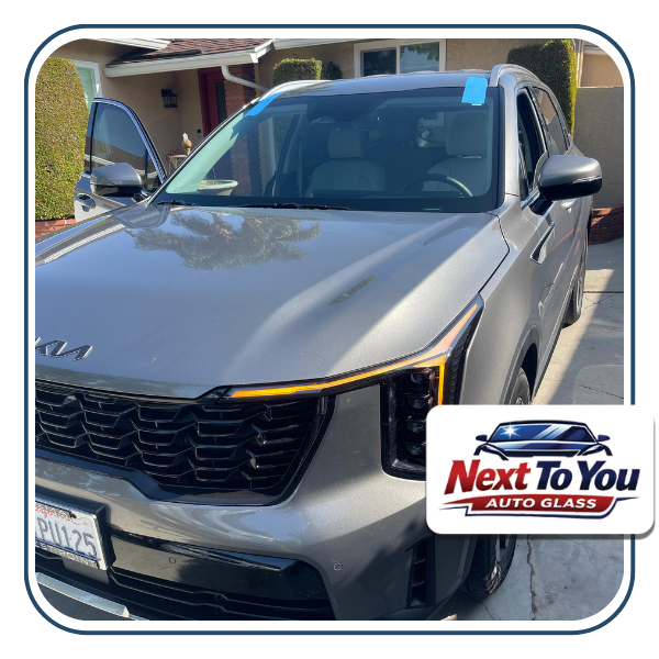 Advisor discussing insurance windshield replacement options in Los Angeles,CA